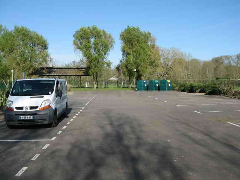 Aire de stationnement et de services pour camping-cars au camping - Selles-sur-Cher