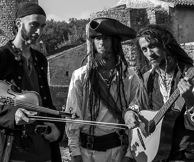 Concert rock pirate 'Cantus Corvi' à Mennetou-sur-Cher