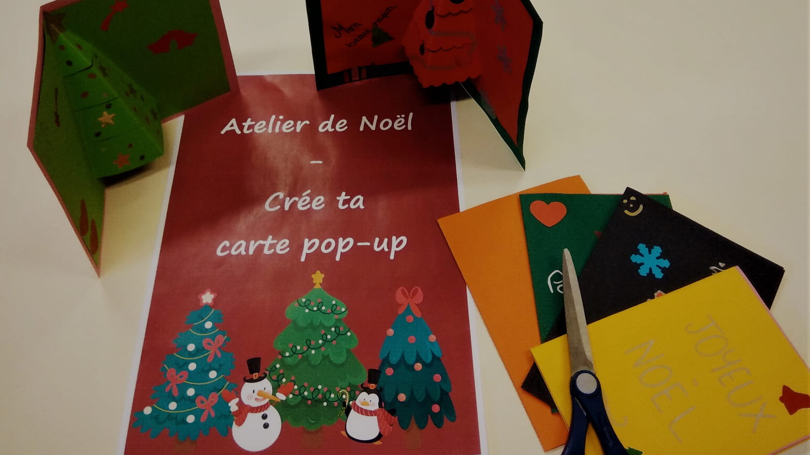 Les ateliers de Noël - Création d'une carte pop-up